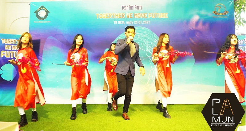 tổ chức year end party