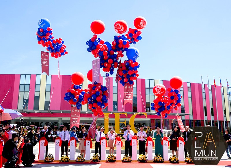 thả bong bóng trong sự kiện khánh thành