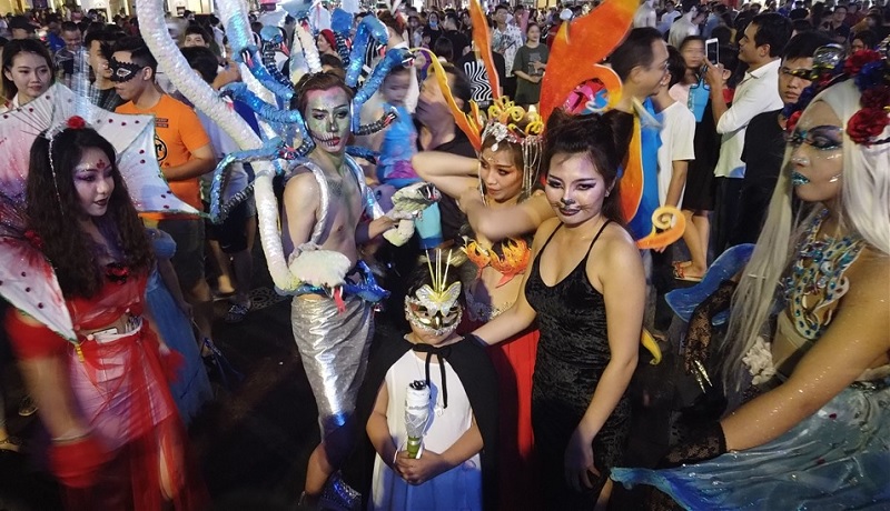 tổ chức tiệc Halloween