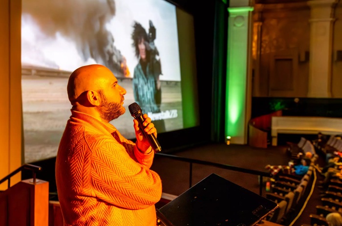 Artistic director (Chỉ đạo nghệ thuật)