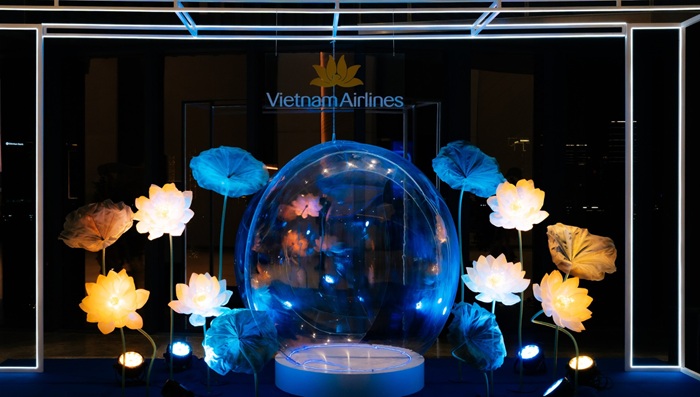 In UV trên mica hoặc PP – Phù hợp sự kiện cao cấp, không gian nhỏ