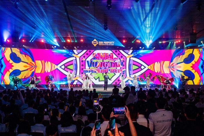 LED – Phù hợp sự kiện có ngân sách lớn, không gian lớn