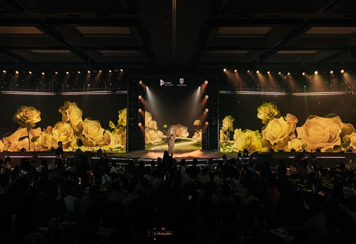 Các lưu ý khi chọn mẫu backdrop Year End Party