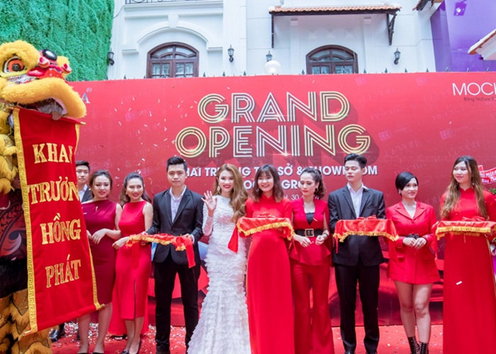 lễ khai trương trung tâm tiếng Anh