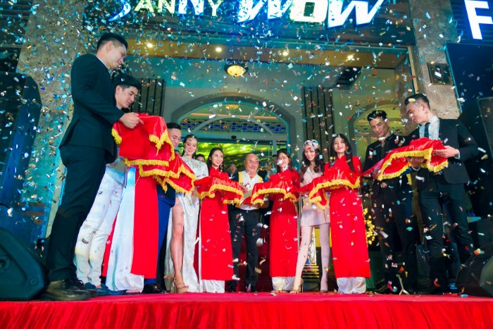 tổ chức khai trương showroom nội thất