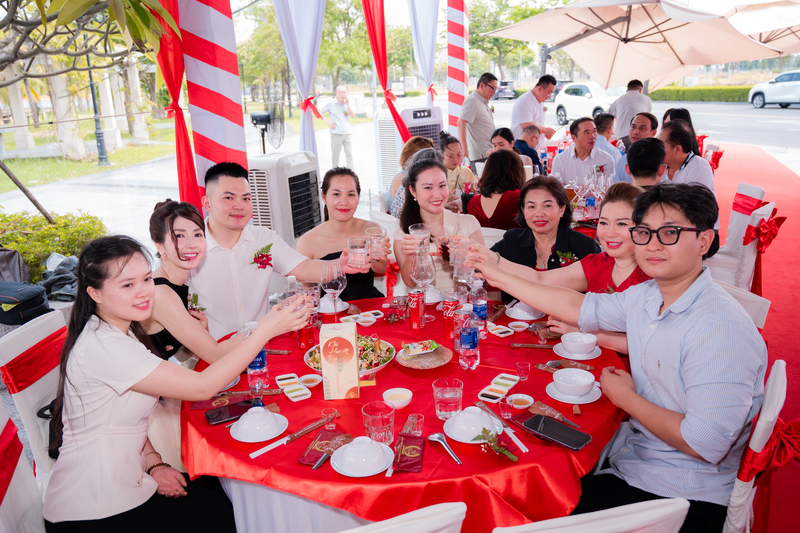 Tiệc chiêu đãi ấm cúng gắn kết các đối tác chiến lược