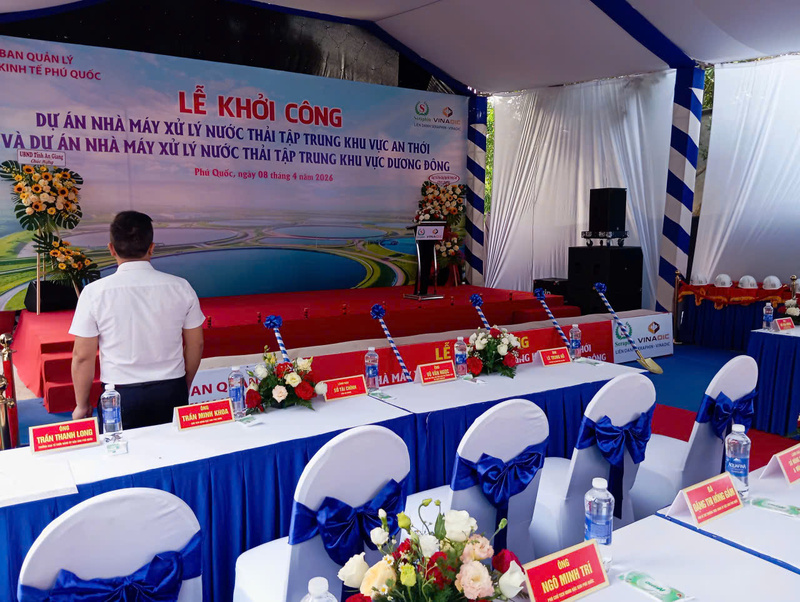 Sân khấu lễ khởi công