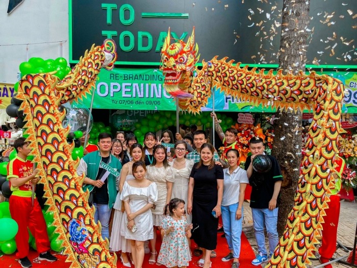 Tự tổ chức khai trương: Ưu điểm & rủi ro cần biết