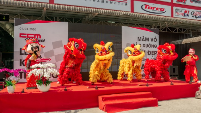 So sánh: Thuê vs tự tổ chức khai trương - nên chọn giải pháp nào?