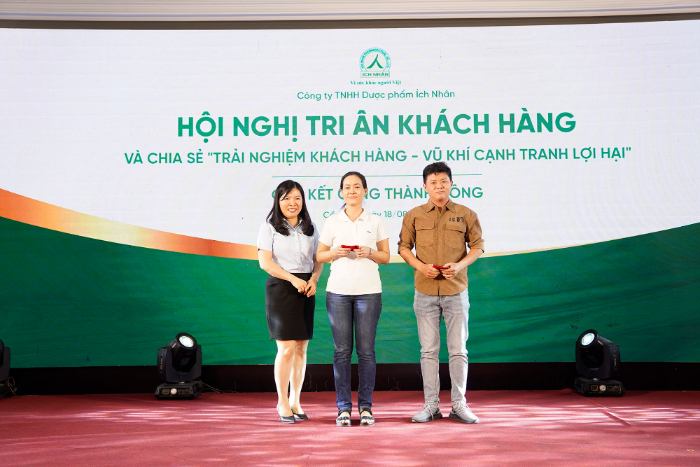 Backdrop gala dinner hiện đại tối giản
