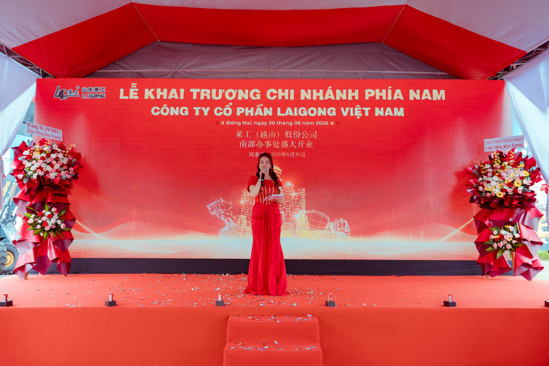 Đón khách và khởi động chương trình
