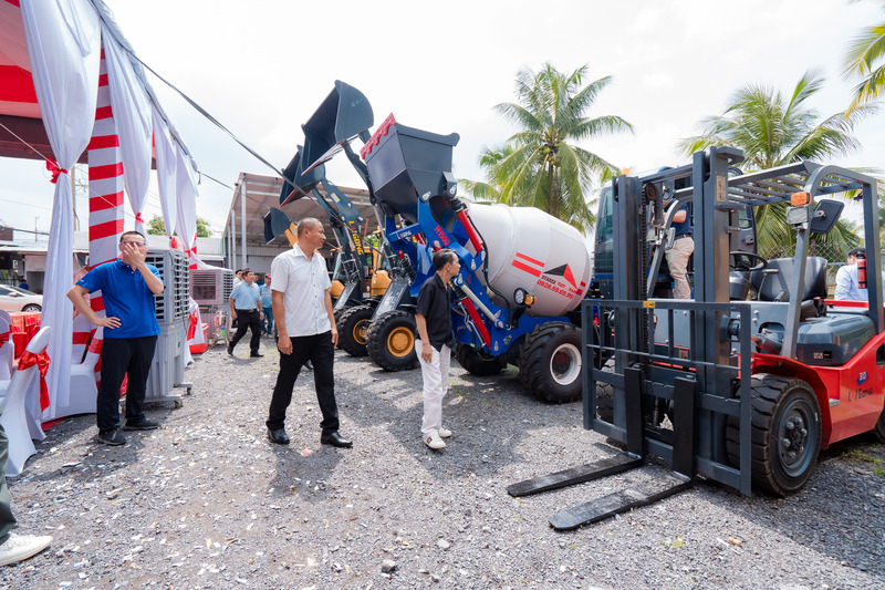 Tham quan cơ sở vật chất và tiệc giao lưu