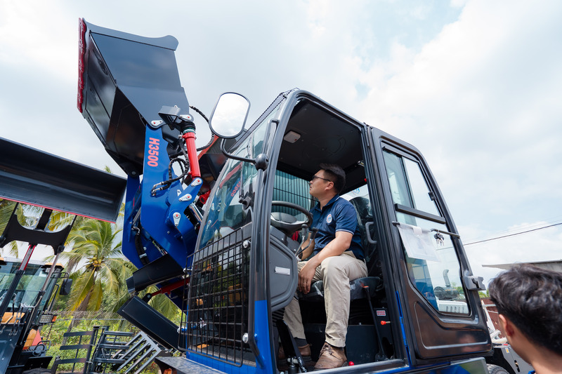 Tham quan cơ sở vật chất và tiệc giao lưu