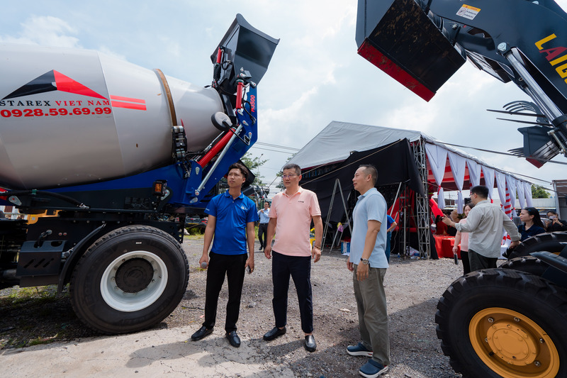 Tham quan cơ sở vật chất và tiệc giao lưu
