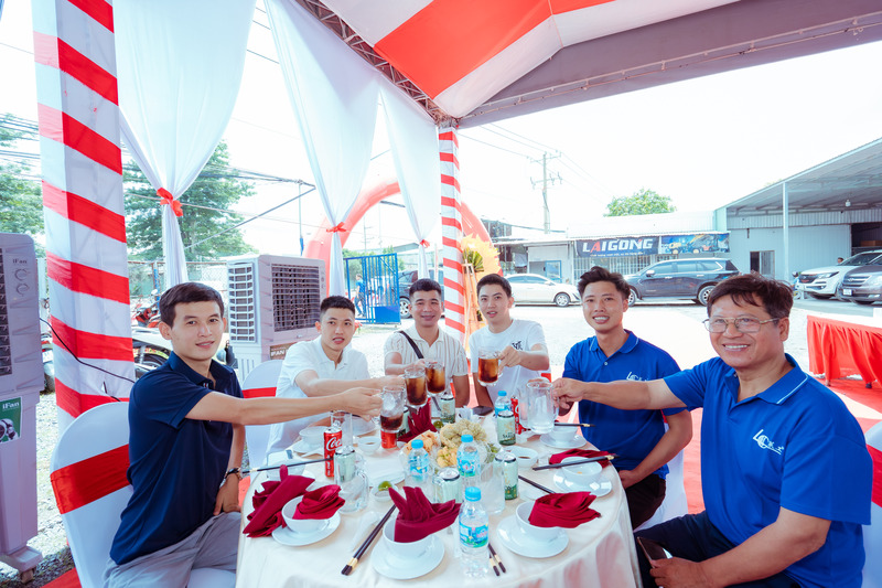 Tham quan cơ sở vật chất và tiệc giao lưu