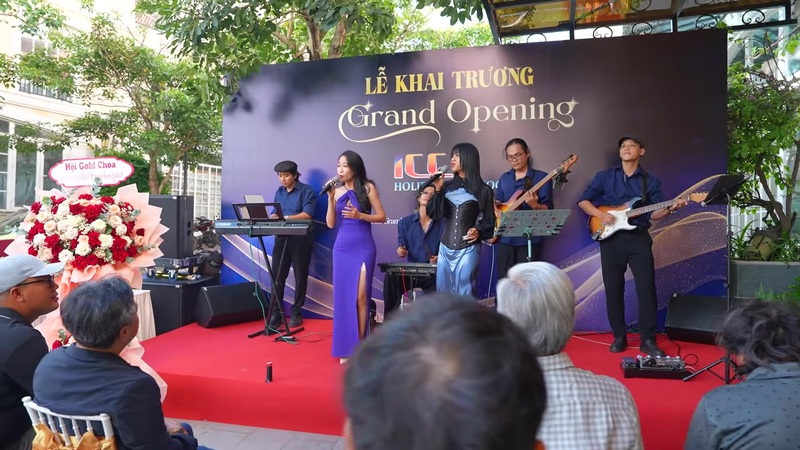 Tiết mục văn nghệ mở màn