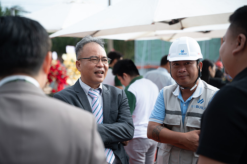 Không gian đón tiếp trước giờ khai lễ
