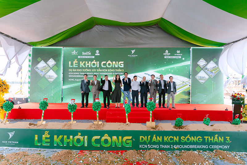 Nghi thức xúc cát xác lập cột mốc khởi công nhà xưởng